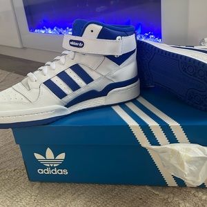 Adidas forum mid